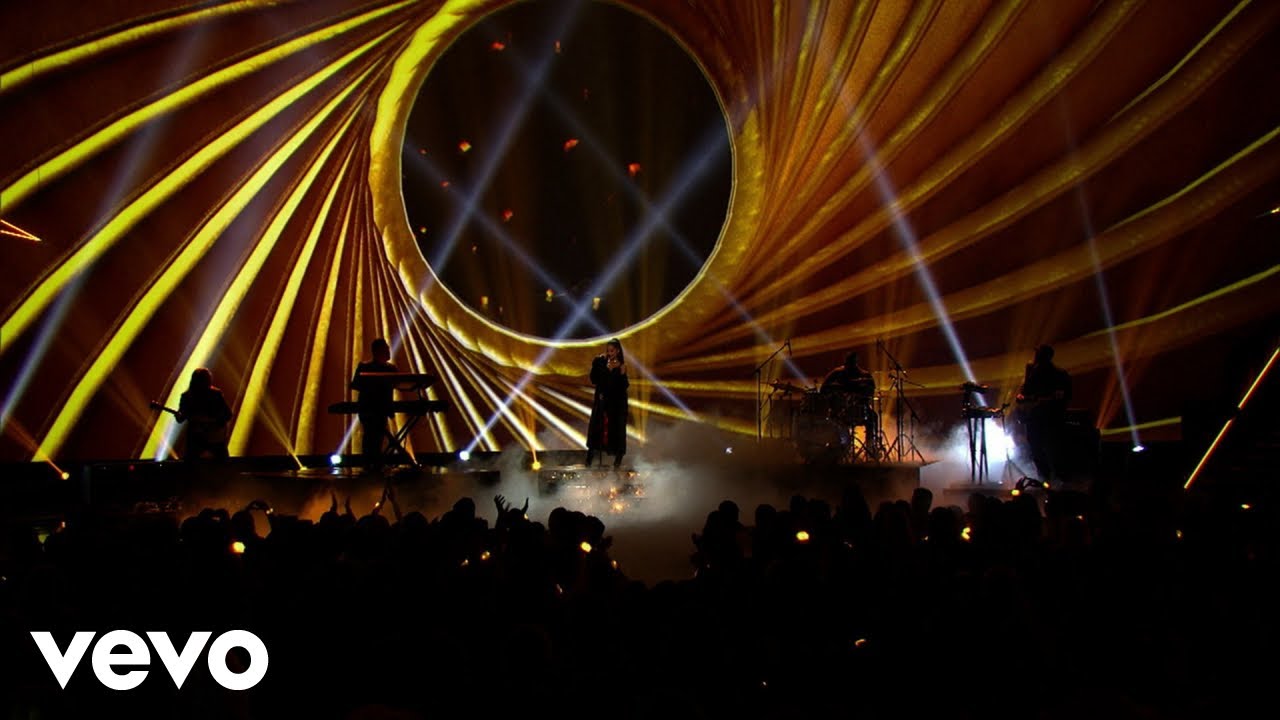 Ariana Grande - Dangerous Woman (Live From The 2016 Radio Disney Music Awards)