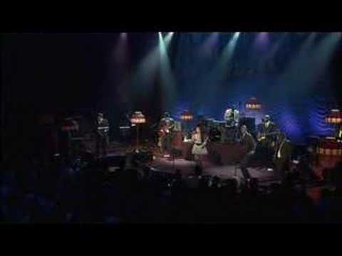 Amy Winehouse - Back To Black (Live)