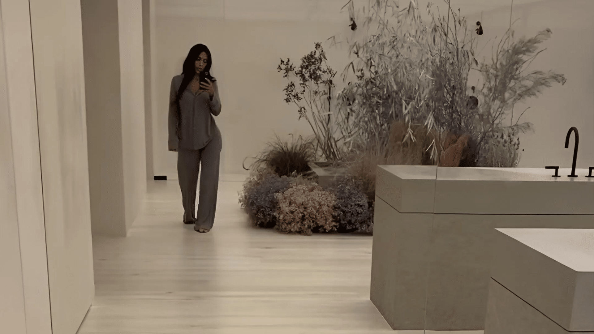 Minimalist_Magic_Transforming_Homes_with_Less