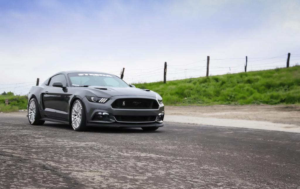The Pros and Cons of Buying a Car from an Online Auction