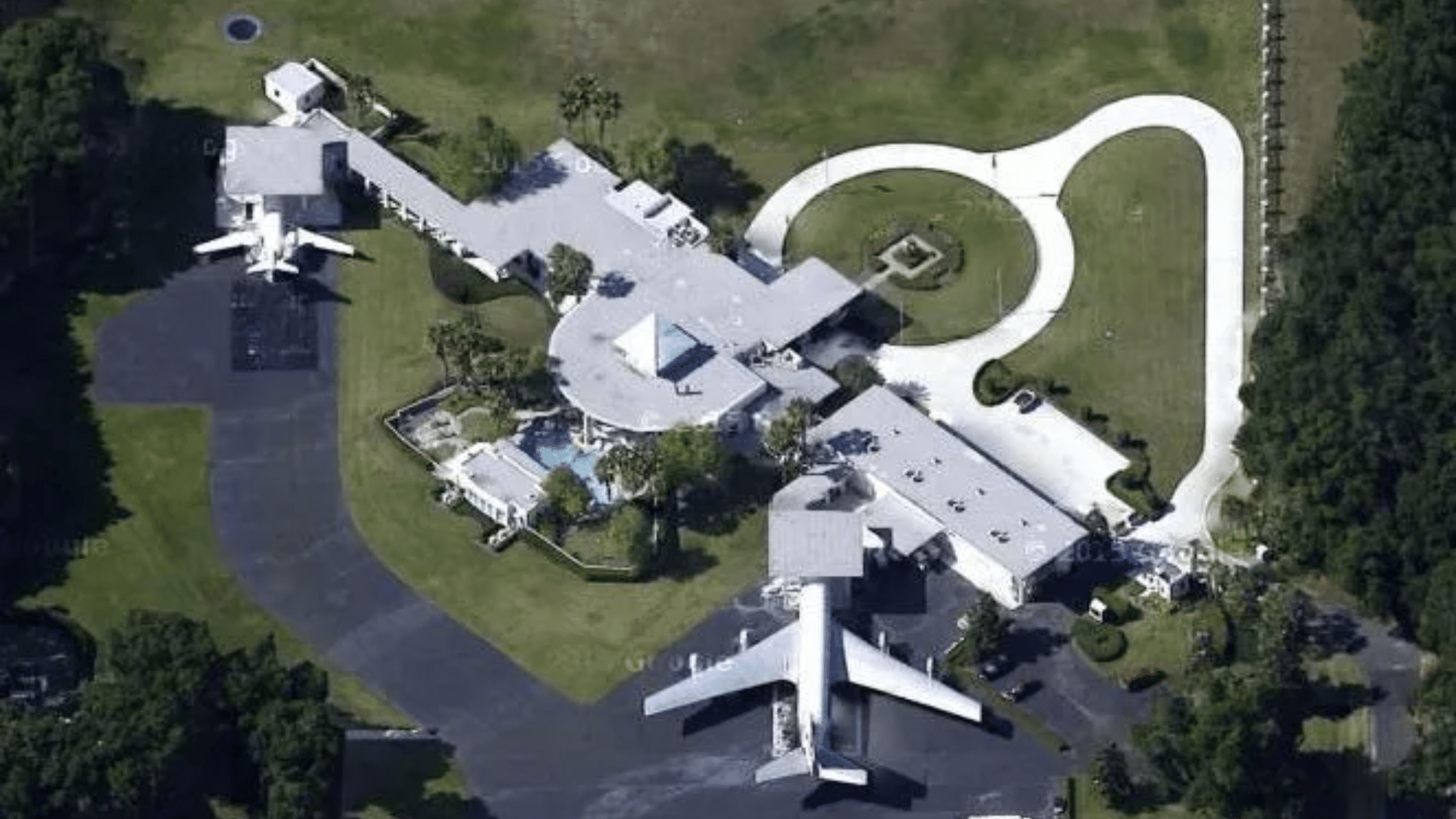 John_Travoltas_Plane_House