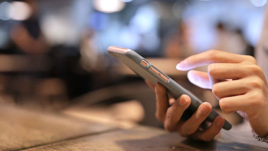 How to Do a Reverse Phone Lookup (Find the Caller Behind a Number)