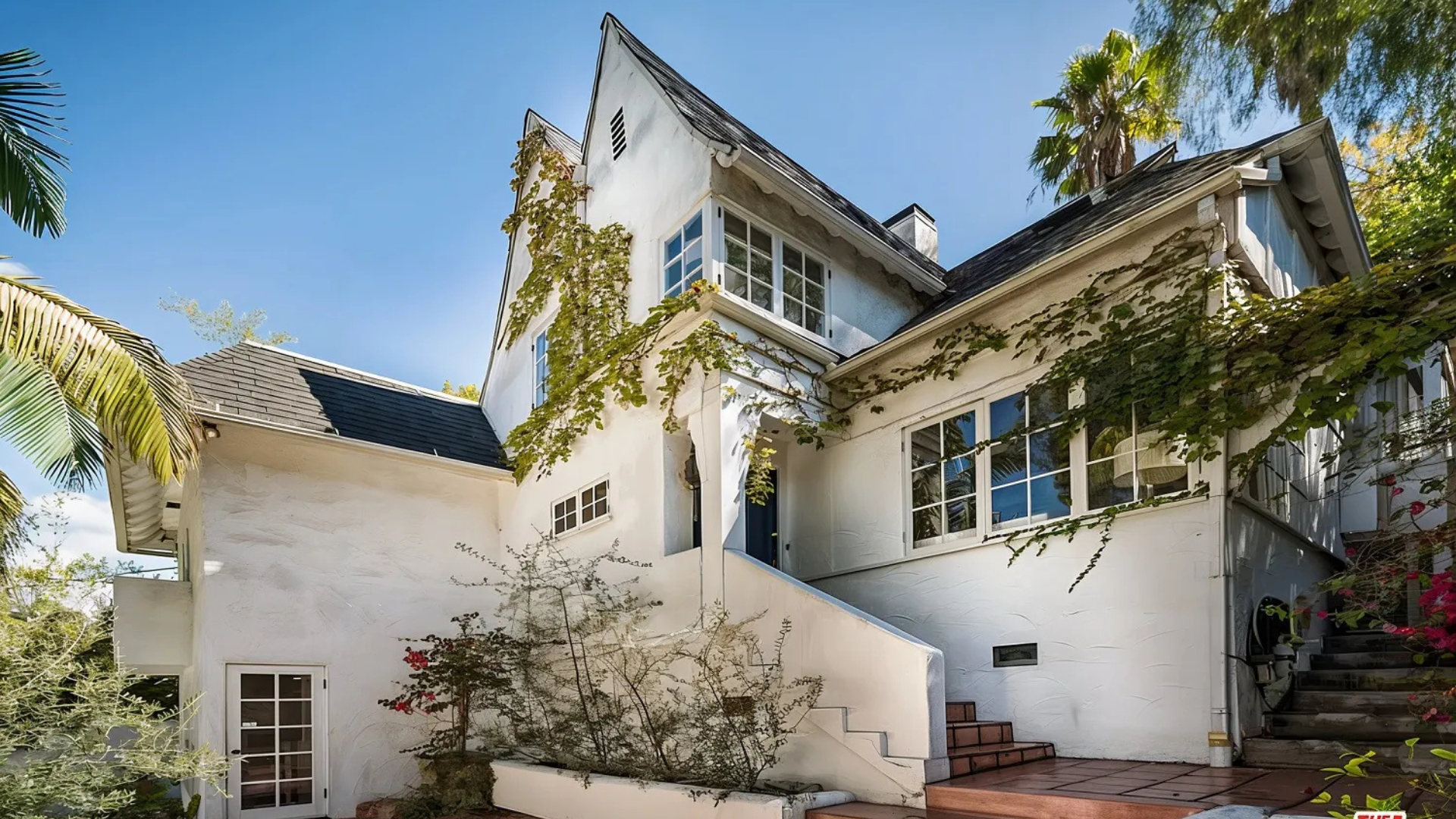 Jeremy Allen White’s Los Angeles home exterior