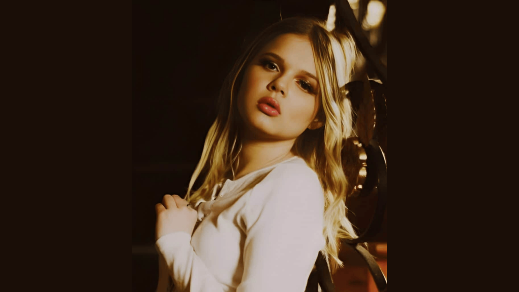Coco Lovelock Age, Bio, Career & Net Worth 2025