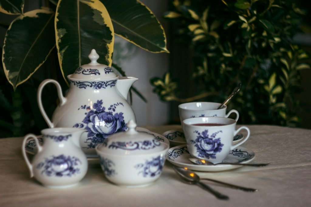 The Ultimate Guide to Choosing the Perfect Tea Set for Adults