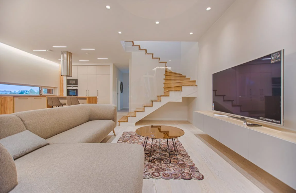 Showcasing Luxury Homes Online: How to Capture Buyer Attention Instantly
