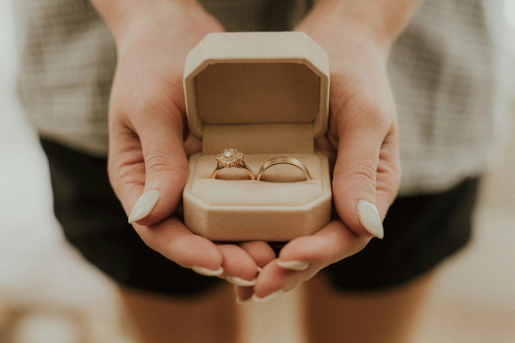 Making It Affordable: Creative Ways to Buy Your Dream Ring Without Breaking the Bank