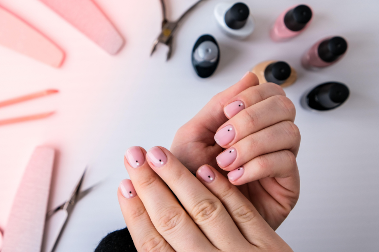 The Best Self‑Leveling Gel Polishes Nail Techs Are Using in 2026