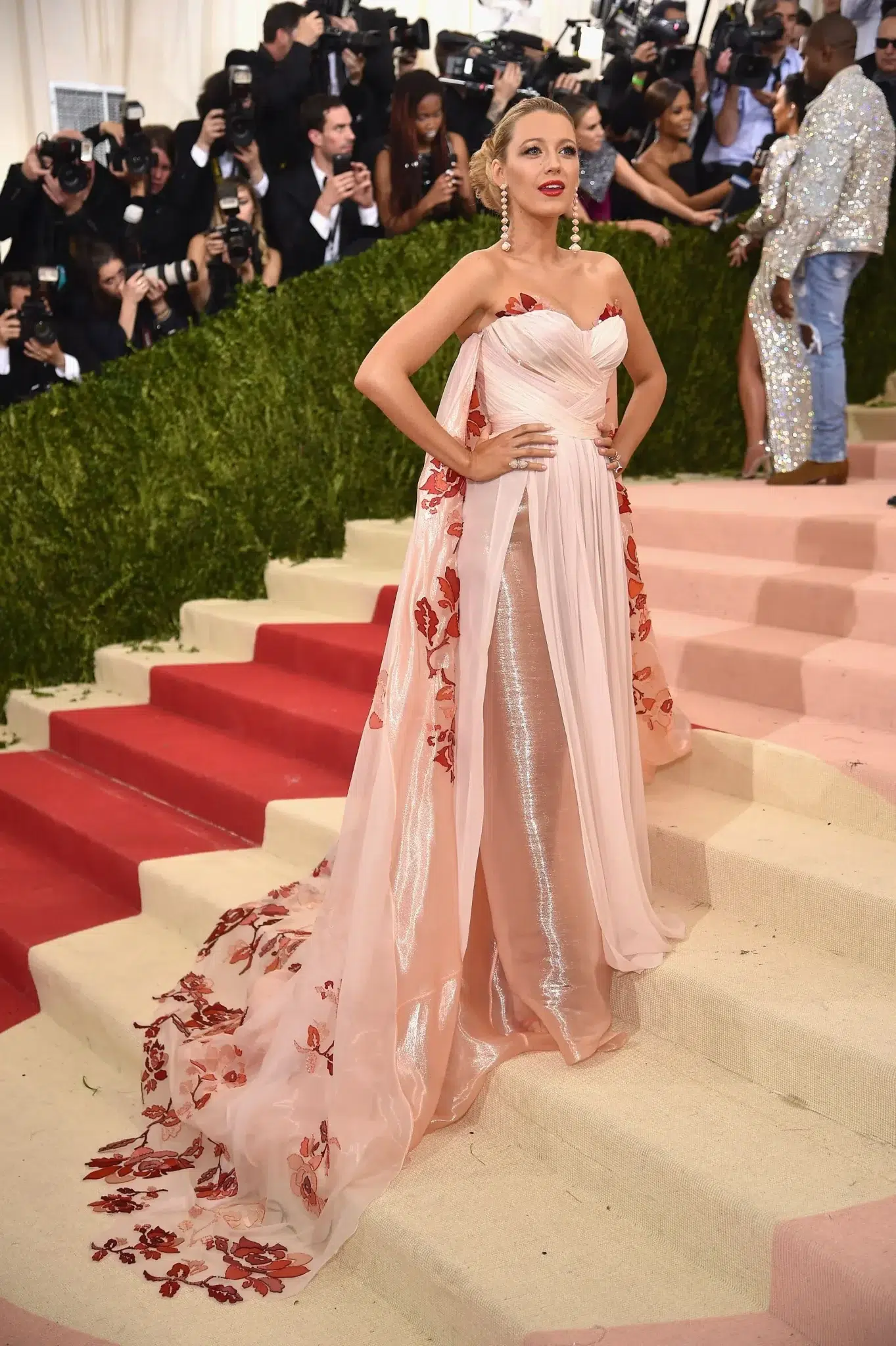 Blake Lively’s Burberry Dress 2016