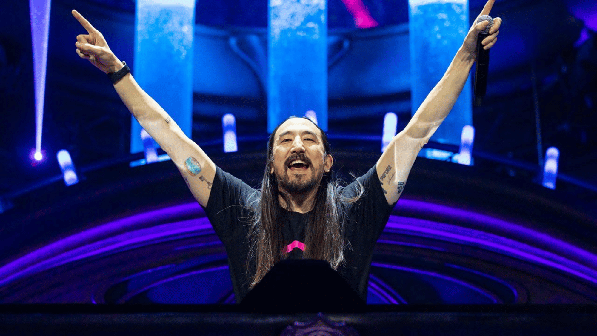 Steve Aoki posing with family members at a public event while smiling in front of a media backdrop.Steve Aoki posing with family members at a public event while smiling in front of a media backdrop.