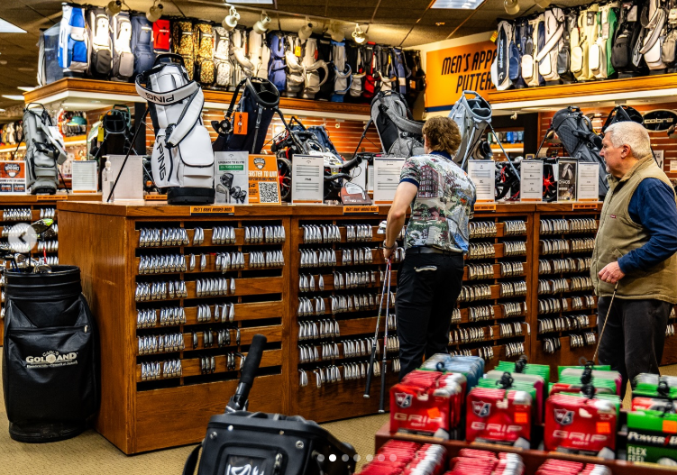 The Bags of the Pros: Discover the Full Collection on Carl's Golfland Official