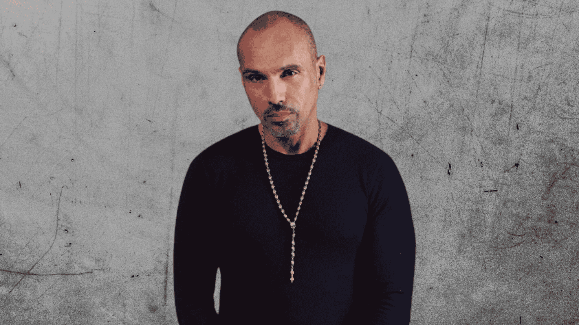 David Morales performing a house music DJ set representing his New York underground house music roots.