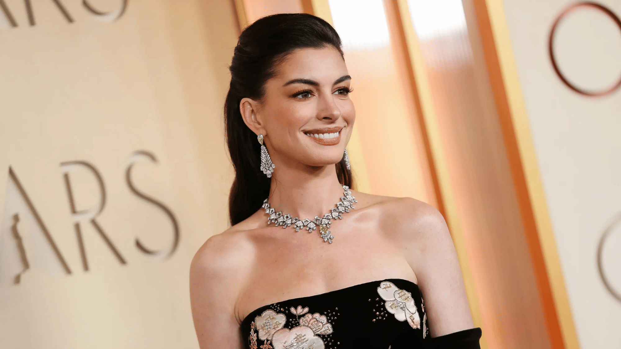 Anne Hathaway Net Worth, Career, and Life in 2026 - GigWise