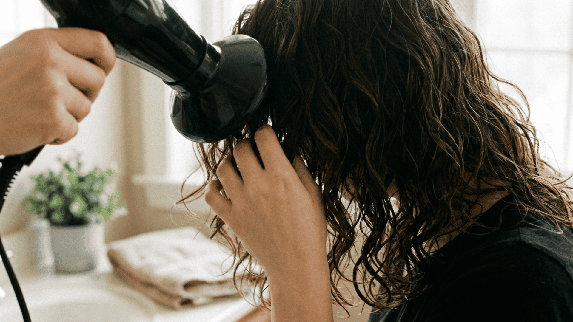 Diffuser medium heat dries hair, oil softens crunch