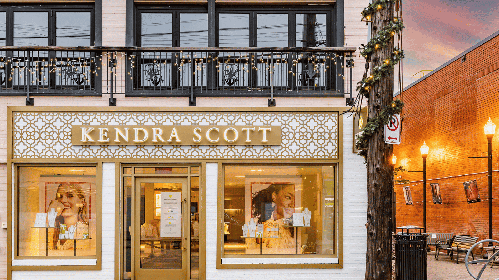 kendra scott jewelry store decorated with holiday lights at sunset