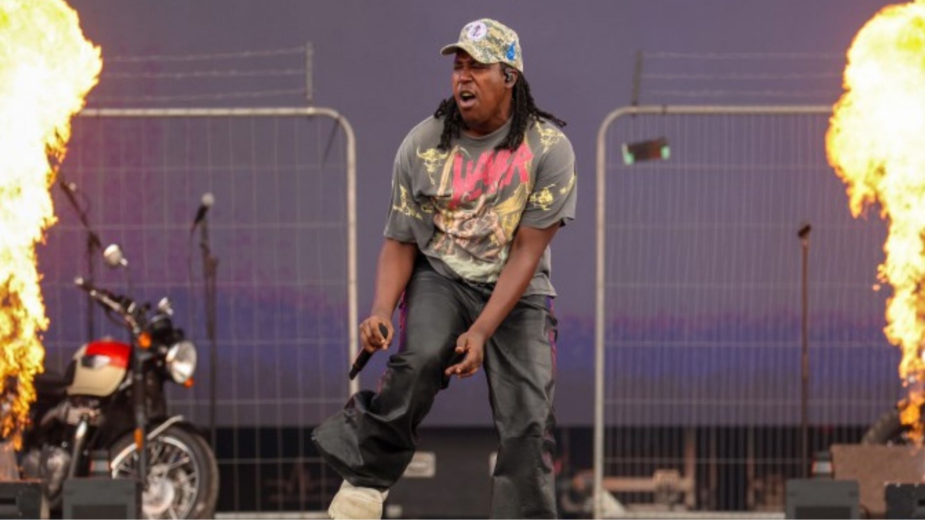 don toliver performing on stage