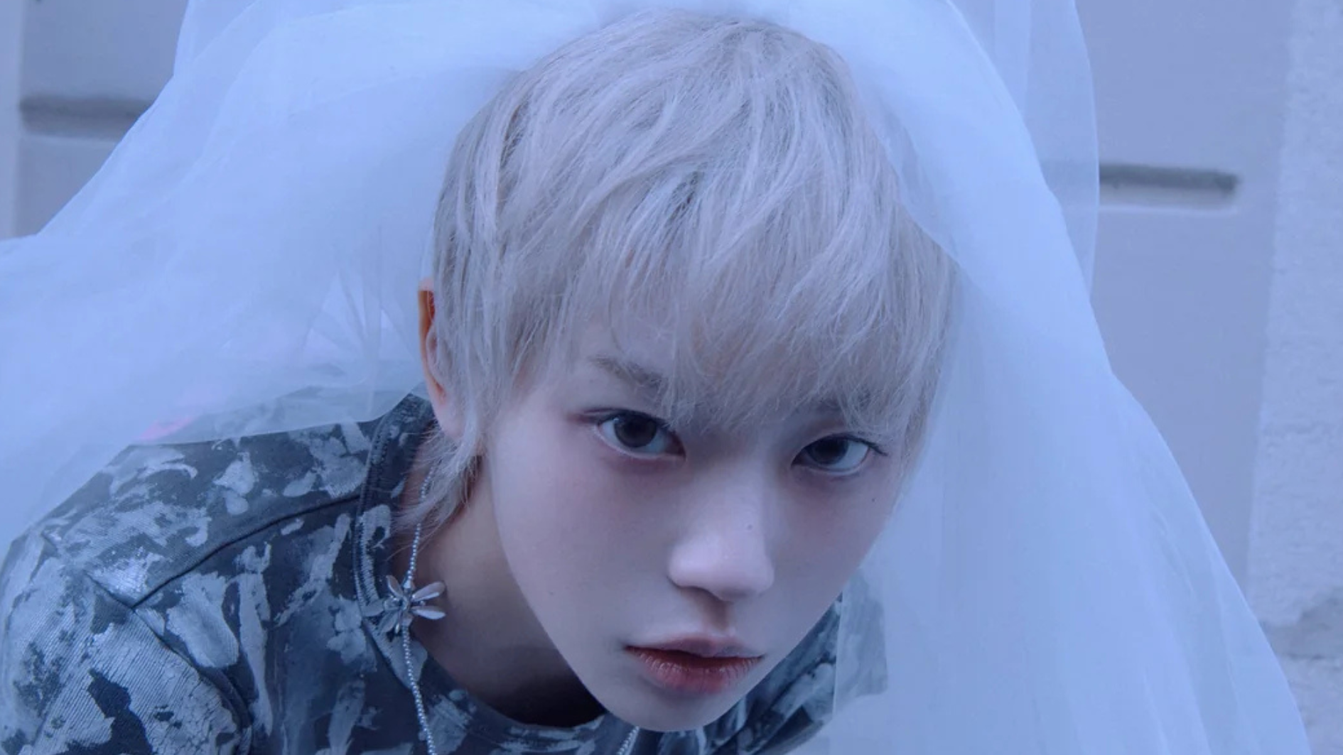 moka of illit with short blonde hair