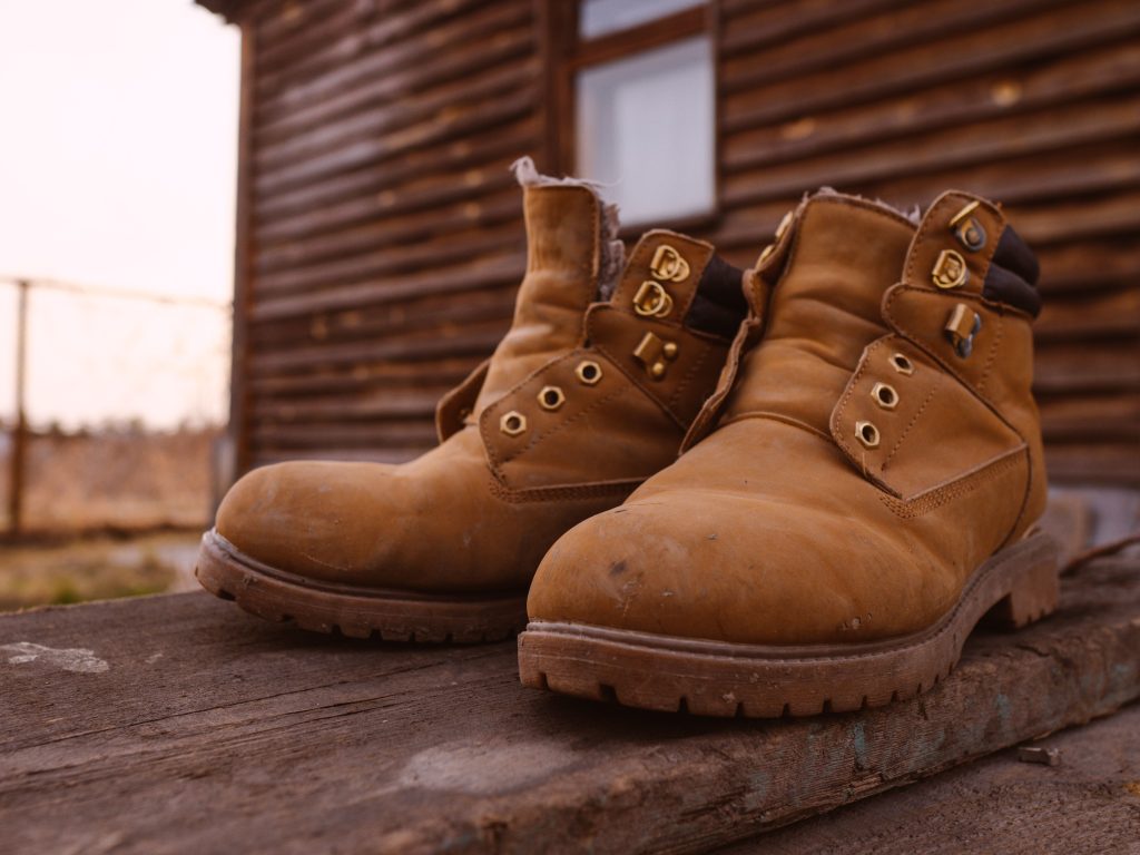 How to Choose Durable Work Footwear That Lasts