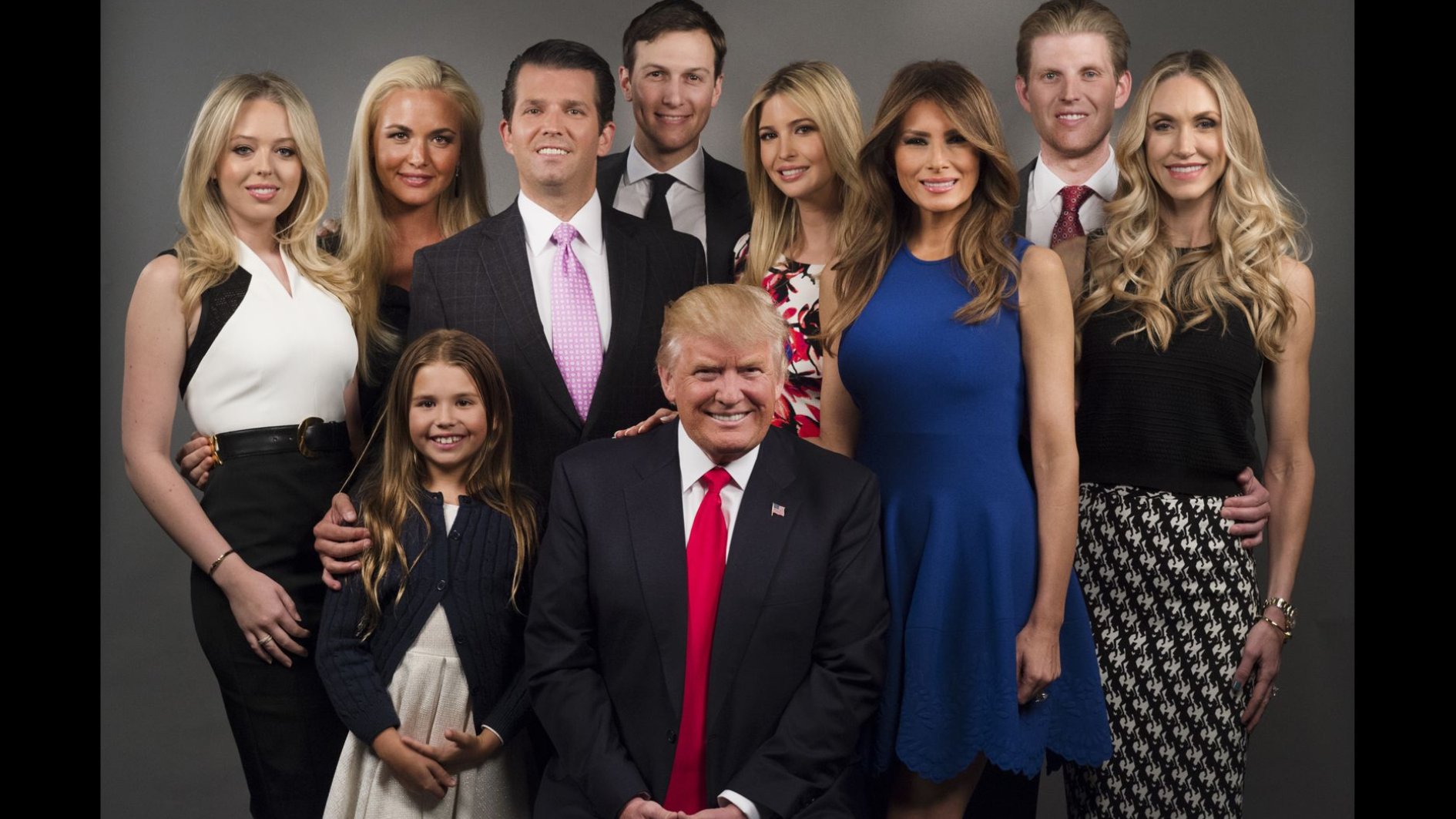 donald trump posing with members of the trump family